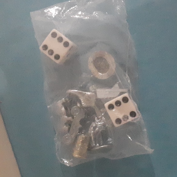 1974 Monopoly game. Partially sealed. Overall good condition - Picture 7 of 9